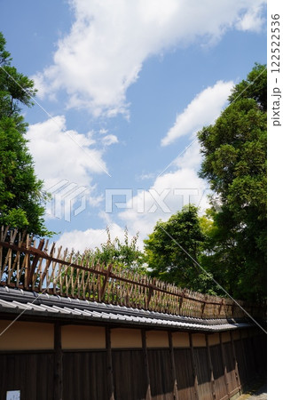 竹の忍び返し　和風の壁 122522536