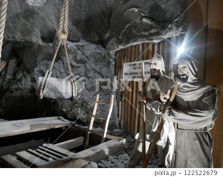 ヴィエリチカ岩塩坑のアントニの間（ポーランド） 122522679