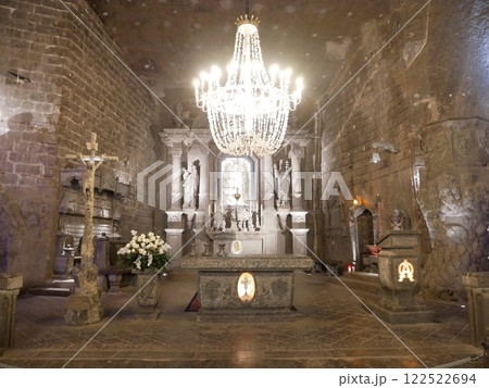 ヴィエリチカ岩塩坑の聖キンガ礼拝堂　祭壇（ポーランド） 122522694