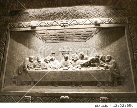 ヴィエリチカ岩塩坑の聖キンガ礼拝堂　塩でできた｢最後の晩餐｣（ポーランド） 122522696