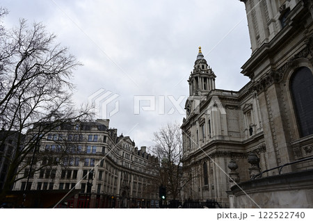 特徴的な建造物が並ぶロンドン市街 特徴的な建造物が並ぶロンドン市街 122522740