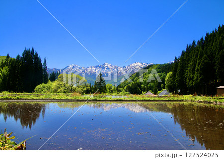 棚田・北アルプス・青鬼集落（長野県・白馬村） 122524025