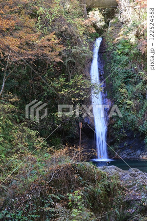 埼玉県秩父郡皆野町の名瀑秩父華厳の滝 埼玉県秩父郡皆野町の名瀑秩父華厳の滝 122524388