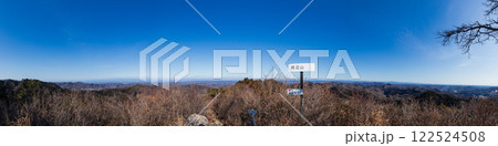 冬晴れの鶏足山北峰山頂からの眺望 122524508