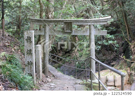 奈良　龍鎮神社　龍鎮の滝　 122524590