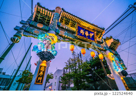 日本の横浜都市景観2月・白虎が登場した横浜中華街・延平門や中華街西門通りなどを望む＝令和7年2月1日 122524640