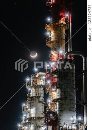 三日月と鹿島石油工場夜景 122524722