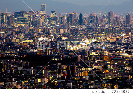 五月平展望台から撮影した大阪の夜景 122525087