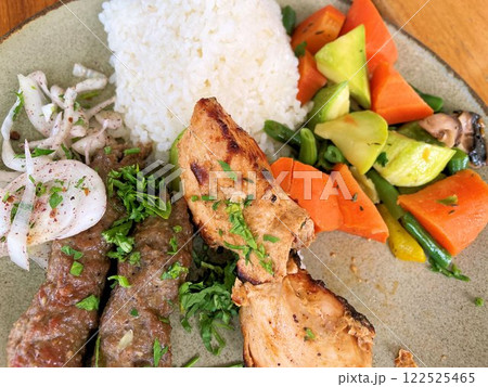 エジプト料理のコフタ(キョフテ)メイン料理エスニックなワンプレート エジプト料理のコフタ(キョフテ)メイン料理エスニックなワンプレート 122525465