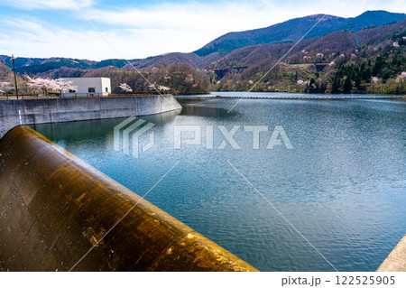 春の下蚊屋ダム4　鳥取県日野郡江府町 122525905