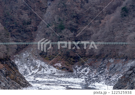 降雪後の秩父湖の景色 降雪後の秩父湖の景色 122525938