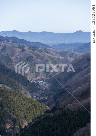 志賀坂峠から見る小鹿野町の風景 122525961