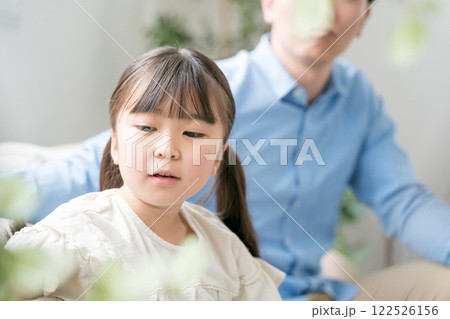 9歳の娘とパパ 122526156