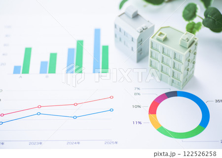 ビジネスグラフと企業ビル 122526258