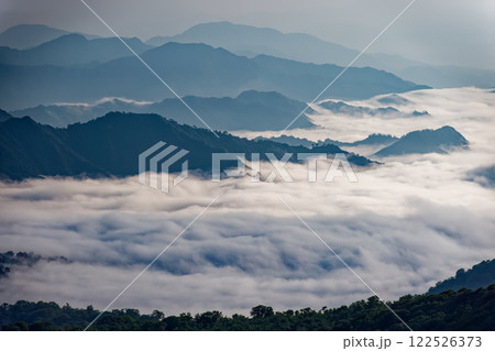 浅草岳の登りから見る奥只見の雲海 浅草岳の登りから見る奥只見の雲海 122526373