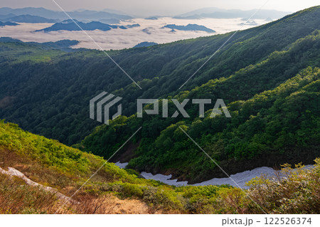 浅草岳の登りから見る奥只見の雲海 浅草岳の登りから見る奥只見の雲海 122526374
