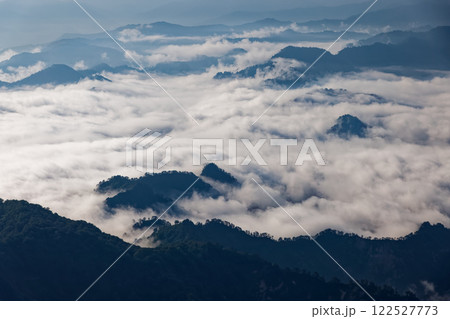浅草岳から見る田子倉湖の雲海 浅草岳から見る田子倉湖の雲海 122527773
