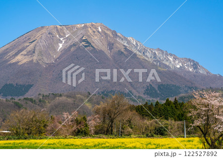 【日本百名山】添谷から見た春の大山4　鳥取県西伯郡伯耆町 122527892