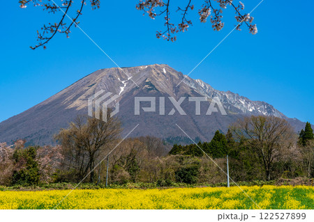 【日本百名山】添谷から見た春の大山6　鳥取県西伯郡伯耆町 122527899