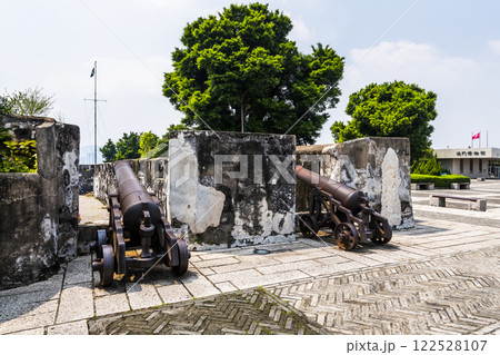 Replica cannon and defense wall of Mount Fortress, Fortaleza do Monte is located in Santo Antonio in Macau. The fort is one of the UNESCO World Heritage. Replica cannon and defense wall of Mount Fortress, Fortaleza do Monte is located in Santo Antonio in Macau. The fort is one of the UNESCO World Heritage. 122528107
