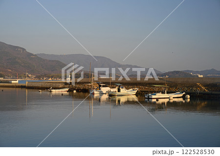小豆島土庄町エンジェルロード近くの漁港-1 小豆島土庄町エンジェルロード近くの漁港-1 122528530