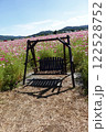 コスモス畑のブランコ 122528752