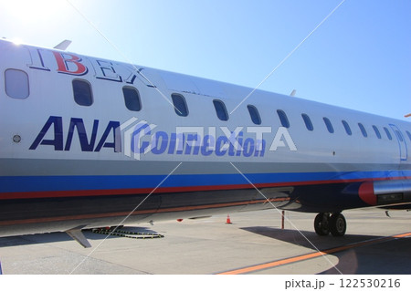 出発を待つ飛行機 出発を待つ飛行機 122530216