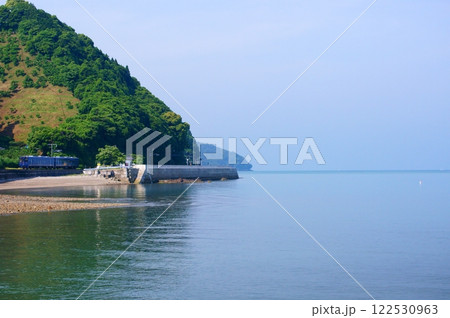 波穏やかな海岸線を走るおれんじ食堂 122530963