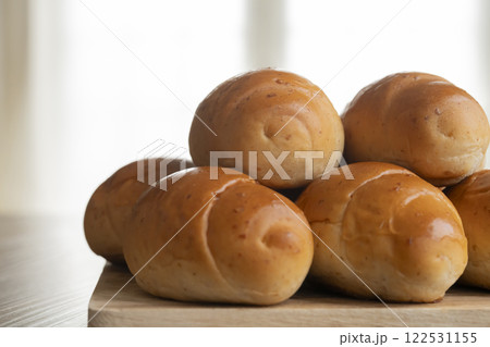 バターロールのある朝食の風景 バターロールのある朝食の風景 122531155