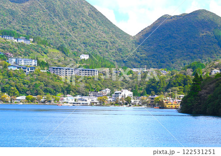 箱根　芦ノ湖の景色 122531251