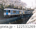 霞城公園の桜と左沢線キハ100形 122531269