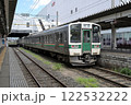 山形駅に停車する山形線のE719系5000番台電車 122532222