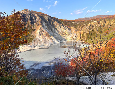 北海道の秘境・登別温泉 地獄谷 – 紅葉シーズンの絶景 北海道の秘境・登別温泉 地獄谷 – 紅葉シーズンの絶景 122532363