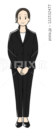 正面を向いて立つ若いビジネスウーマン 正面を向いて立つ若いビジネスウーマン 122532477