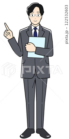 説明をするビジネスマン 122532603