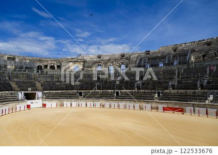 円形闘技場　フランス、ニーム 122533676
