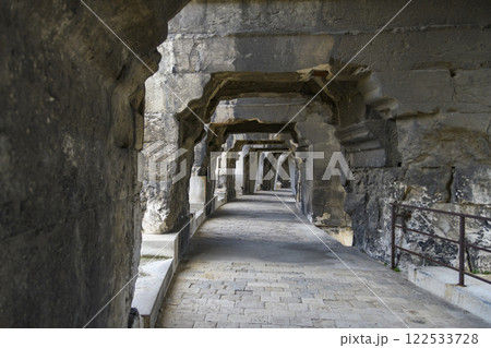 円形闘技場　フランス、ニーム 122533728