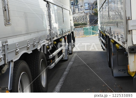 トラックの車体 122533893