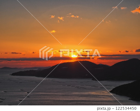 万葉の岬から見る播磨灘の夕景 122534450