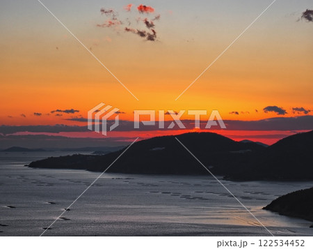 万葉の岬から見る播磨灘の夕景 122534452