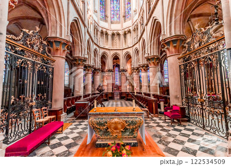 Notre-Dame Collegiate Church of Semur-en-Auxois, france 122534509