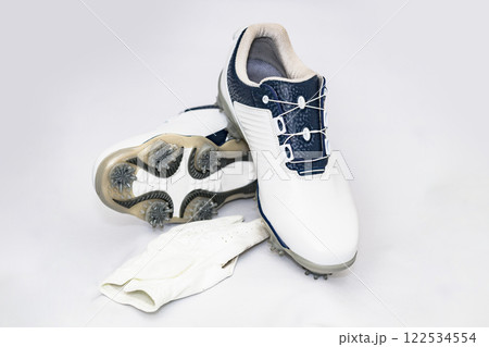 ゴルフシューズ は ソフトスパイク が グリップ力 が強い 【 ゴルフ 用品 の イメージ 】 122534554