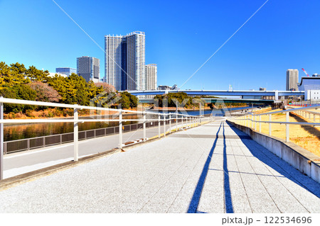有明親水海浜公園より木遣り橋／東雲運河方面を望む(東京都江東区)【2025.1】 122534696