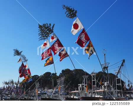 2025年元日の室津漁港の風景 大漁旗 2025年元日の室津漁港の風景 大漁旗 122535089