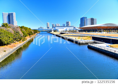 有明北橋/東雲運河より有明親水海浜公園、木遣り橋方面を望む(東京都江東区)【2025.1】 有明北橋/東雲運河より有明親水海浜公園、木遣り橋方面を望む(東京都江東区)【2025.1】 122535156