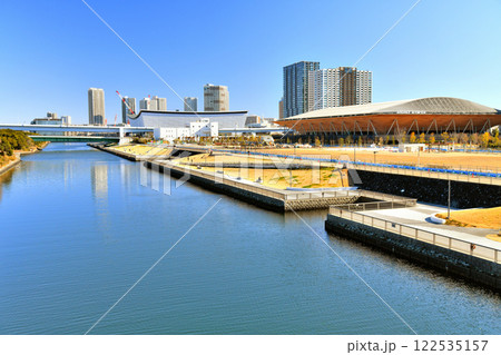 有明北橋/東雲運河より有明親水海浜公園、木遣り橋方面を望む(東京都江東区)【2025.1】 有明北橋/東雲運河より有明親水海浜公園、木遣り橋方面を望む(東京都江東区)【2025.1】 122535157