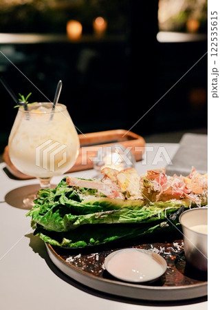 炭火焼きロメインレタスのサラダ 炭火焼きロメインレタスのサラダ 122535615