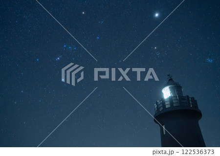 灯台と星空 灯台と星空 122536373
