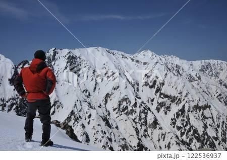 見つめる先は白馬連峰 見つめる先は白馬連峰 122536937