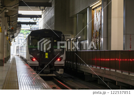 特急草津・四万号 E257系 上野駅17番線ホーム 03 特急草津・四万号 E257系 上野駅17番線ホーム 03 122537851